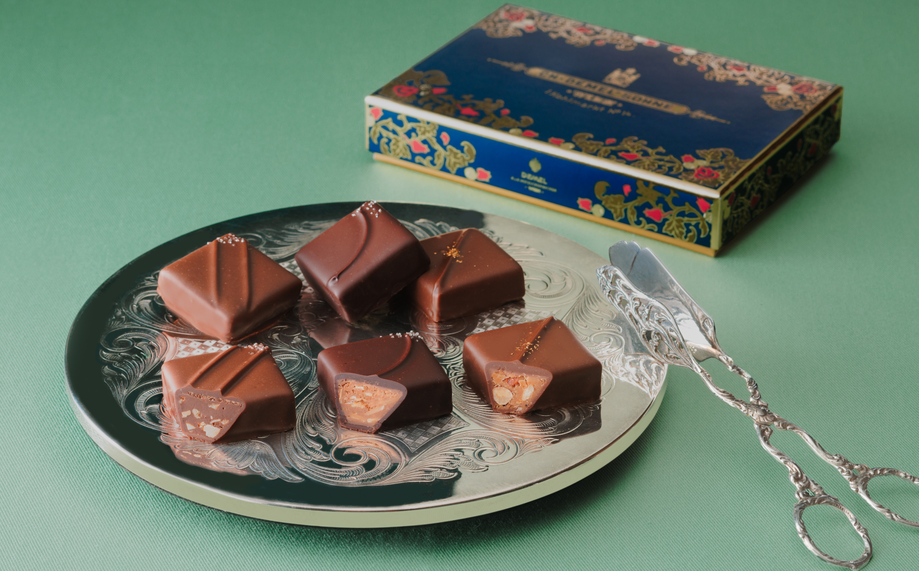 デメル バレンタイン クリスピーナッツショコラーデ